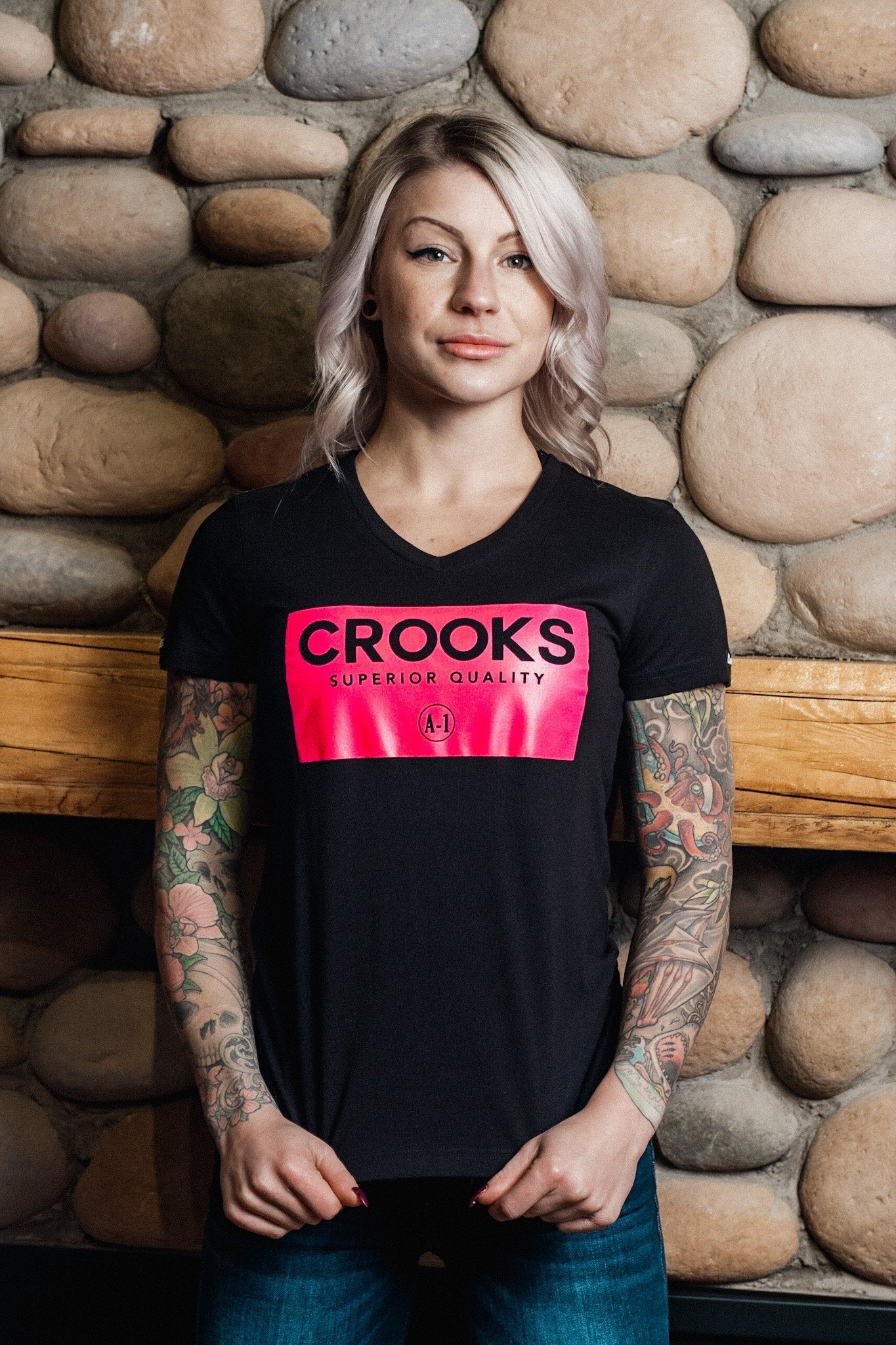 CROOKS & CASTLES SUPERIOR QUALITY V-NECK TEE CROOKS & CASTLE